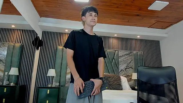 Snapshot of Michael_blue chatting on October 23, 7:45 pm Michael blue online show from October 23, 7:45 pm