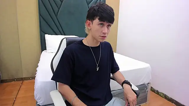 Snapshot of Michael_blue chatting on October 25, 8:47 pm Michael blue online show from October 25, 8:47 pm