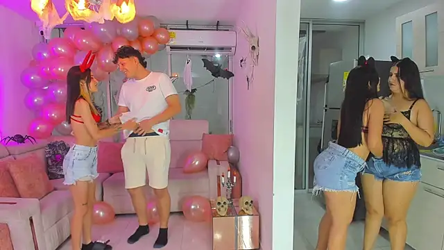 Snapshot of stangirls_ chatting on October 27, 10:47 pm stangirls online show from October 27, 10:47 pm