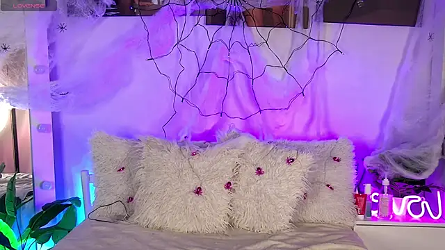 Snapshot of AlysonHuxley_ chatting on October 30, 5:24 pm AlysonHuxley online show from October 30, 5:24 pm