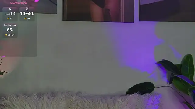 AlysonHuxley  online show from April 15, 6:59 pm