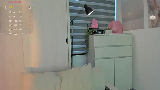 Snapshot of EmmyKenner chatting on September 30, 10:53 am EmmyKenner online show from September 30, 10:53 am