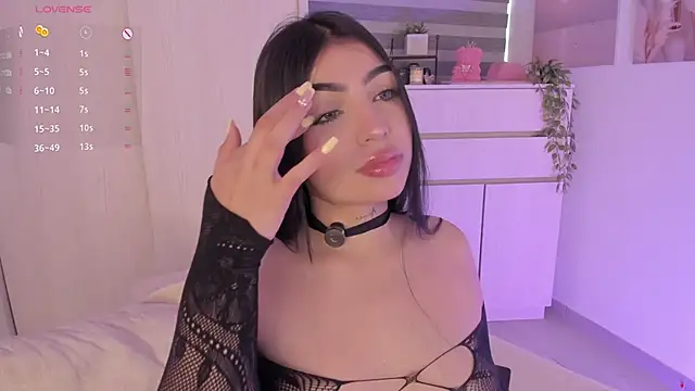 Snapshot of EmmyKenner chatting on November 12, 11:54 am EmmyKenner online show from November 12, 11:54 am