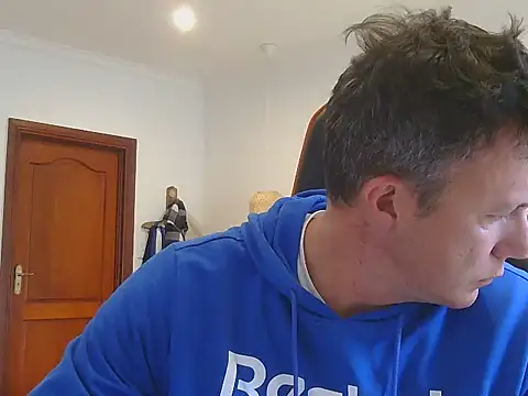 Snapshot of TroyDieselXXX chatting on November 11, 6:02 am TroyDieselXXX online show from November 11, 6:02 am