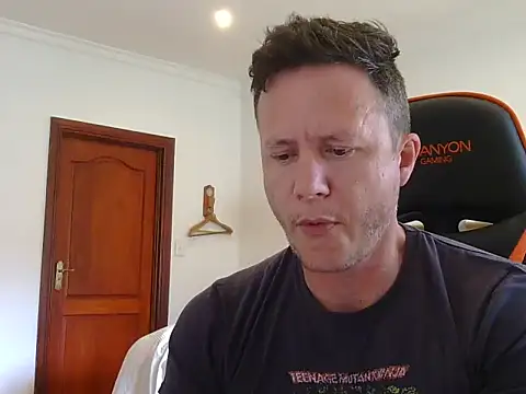 Snapshot of TroyDieselXXX chatting on November 24, 5:07 am TroyDieselXXX online show from November 24, 5:07 am