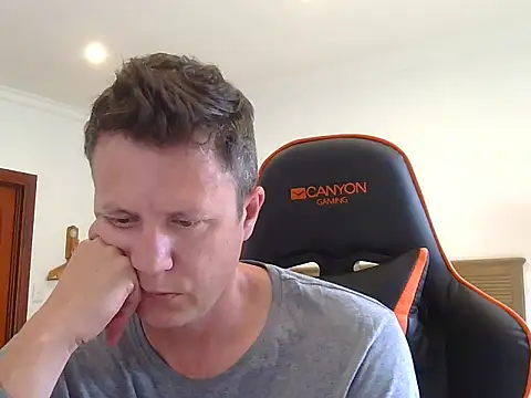 Snapshot of TroyDieselXXX chatting on December 15, 6:17 am TroyDieselXXX online show from December 15, 6:17 am