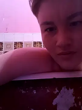 MoonIrene online show from February 20, 4:40 pm