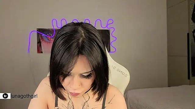 IamLuna2006 online show from January 12, 5:12 am