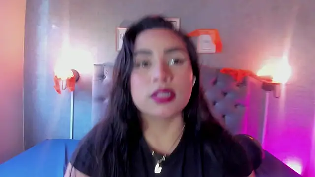 Snapshot of GiannaSlimJB chatting on October 5, 8:18 pm GiannaSlimJB online show from October 5, 8:18 pm