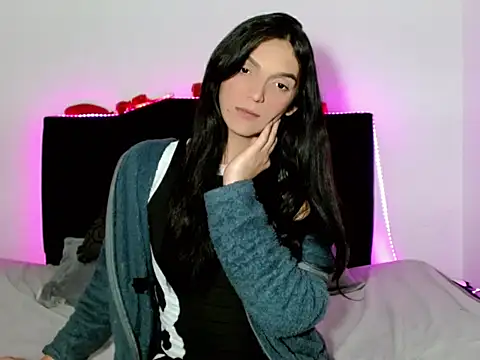 Snapshot of x_isabella_x chatting on November 15, 6:44 am x isabella x online show from November 15, 6:44 am