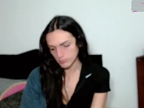 Snapshot of x_isabella_x chatting on December 4, 3:32 pm x isabella x online show from December 4, 3:32 pm