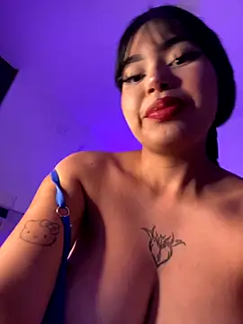 Snapshot of lucialauper_ chatting on October 19, 2:01 am lucialauper online show from October 19, 2:01 am