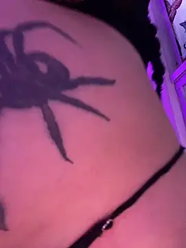 Snapshot of lucialauper_ chatting on December 16, 12:37 am lucialauper online show from December 16, 12:37 am