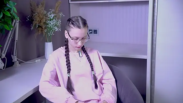 Snapshot of AnnisGelI chatting on November 29, 10:07 am AnnisGelI online show from November 29, 10:07 am