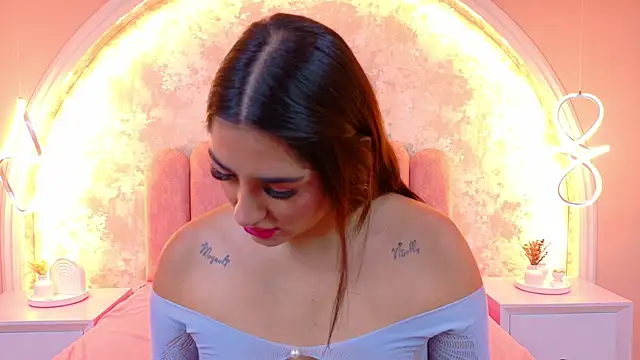 JasmineRhodes online show from February 2, 1:32 pm