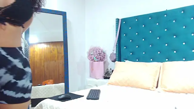 Snapshot of KimScarleth chatting on September 25, 4:32 pm KimScarleth online show from September 25, 4:32 pm