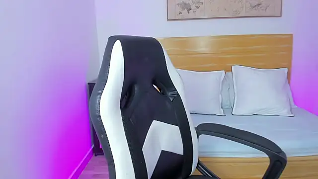 kitty sweeety  online show from October 28, 1:14 pm