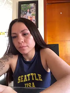 Zoe Rowan online show from November 4, 3:44 pm