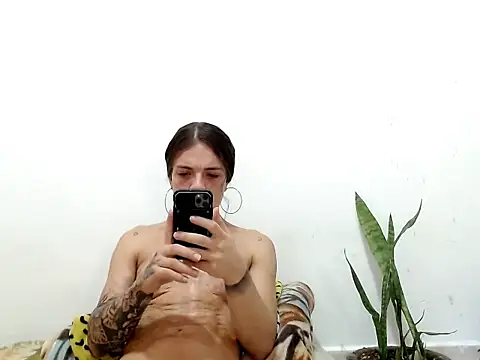 Snapshot of saara_johnson496 chatting on October 22, 12:05 pm saara johnson496 online show from October 22, 12:05 pm