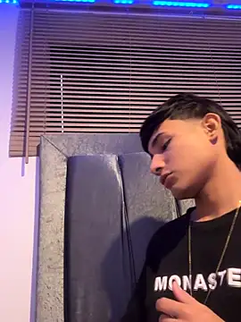 Snapshot of cody_fox10 chatting on November 6, 8:43 pm cody fox10 online show from November 6, 8:43 pm