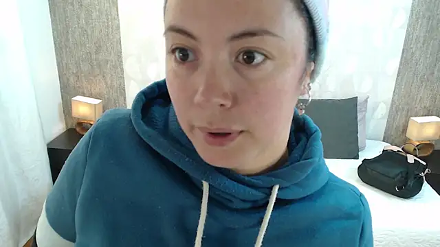 Snapshot of elamurray chatting on October 14, 11:11 am elamurray online show from October 14, 11:11 am