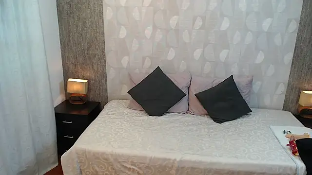 Snapshot of elamurray chatting on October 29, 11:12 am elamurray online show from October 29, 11:12 am