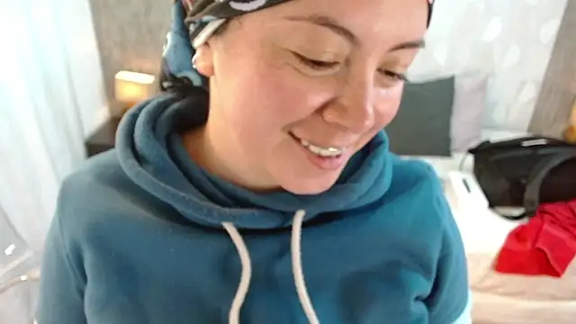 Snapshot of elamurray chatting on November 11, 11:10 am elamurray online show from November 11, 11:10 am