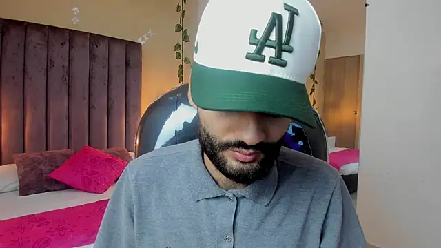 Snapshot of Ryan_Jackson_ chatting on December 19, 11:56 pm Ryan Jackson online show from December 19, 11:56 pm