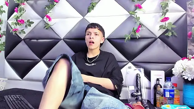 Snapshot of Megan_Thompson_ chatting on October 18, 2:14 am Megan Thompson  online show from October 18, 2:14 am