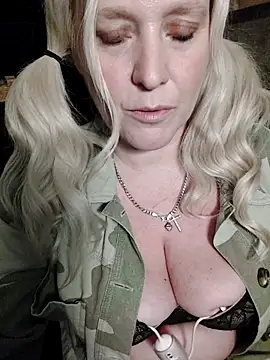 Bouncy-Bella28X online show from September 30, 9:31 pm