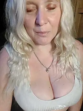 Bouncy-Bella28X online show from October 8, 11:30 am