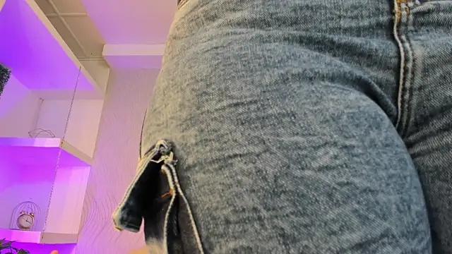 keyla mejia online show from December 3, 12:03 pm