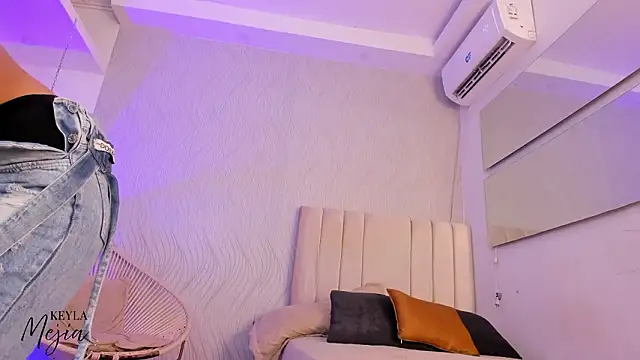 keyla mejia online show from February 7, 12:09 pm