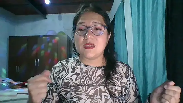 Snapshot of scarlett_widow_ chatting on October 8, 2:53 am scarlett widow online show from October 8, 2:53 am