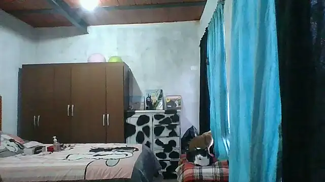 Snapshot of scarlett_widow_ chatting on October 13, 11:43 am scarlett widow online show from October 13, 11:43 am