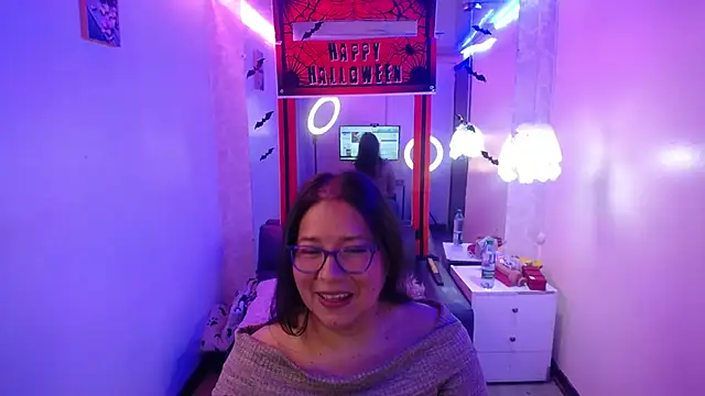 Snapshot of scarlett_widow_ chatting on October 20, 2:45 am scarlett widow online show from October 20, 2:45 am