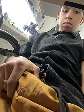 Oqui online show from April 14, 9:32 pm