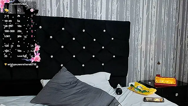 Alicee Moonn online show from November 5, 7:30 am