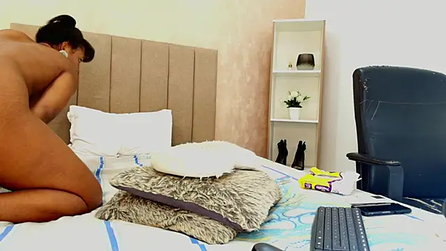 DiannaWild online show from December 14, 4:34 pm