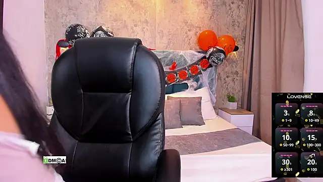 susanasmith18 online show from October 29, 8:10 pm