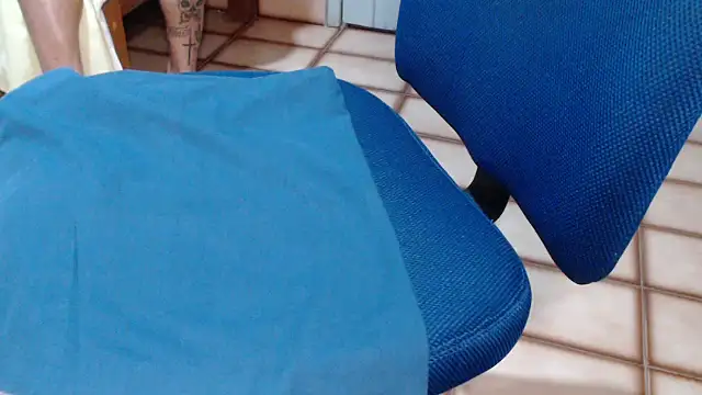 Snapshot of Stronggsexy chatting on December 17, 10:27 pm Stronggsexy online show from December 17, 10:27 pm