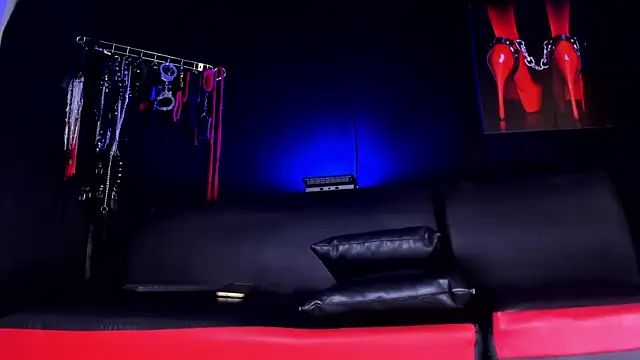 Snapshot of AmaniStone chatting on December 17, 6:25 pm AmaniStone online show from December 17, 6:25 pm