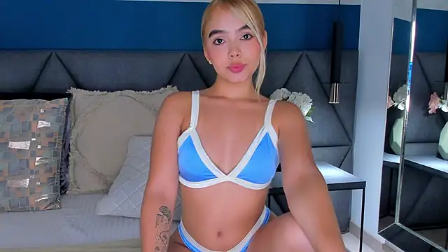 Mia Roswell online show from December 3, 12:18 am