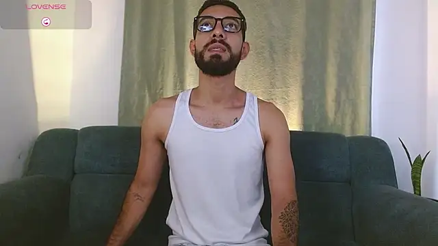 Snapshot of ReyPablo1 chatting on October 8, 8:39 pm ReyPablo1 online show from October 8, 8:39 pm