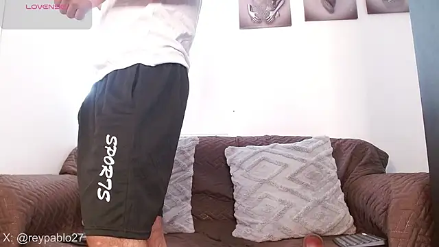 Snapshot of ReyPablo1 chatting on December 2, 7:20 pm ReyPablo1 online show from December 2, 7:20 pm