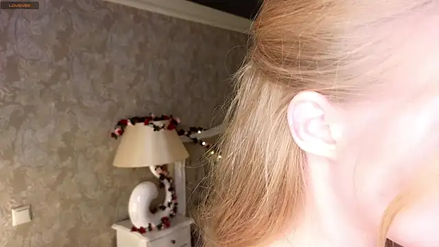 Snapshot of Emma_Frosty chatting on September 11, 6:19 pm Emma Frosty online show from September 11, 6:19 pm
