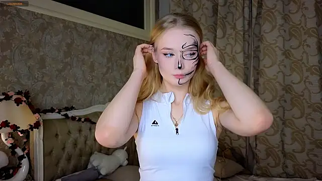 Emma Frosty online show from October 31, 6:20 pm