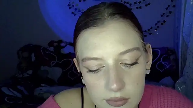 Lily Ember online show from November 18, 5:28 pm