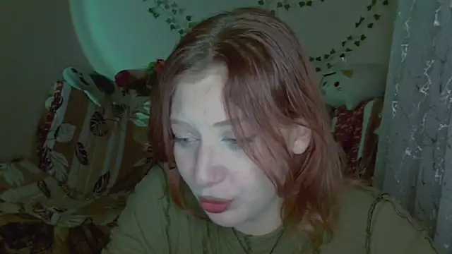 Lily Ember online show from December 4, 6:05 pm