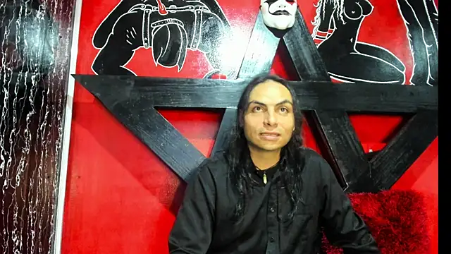 Snapshot of damian_and_tiana chatting on November 1, 5:20 am damian and tiana online show from November 1, 5:20 am